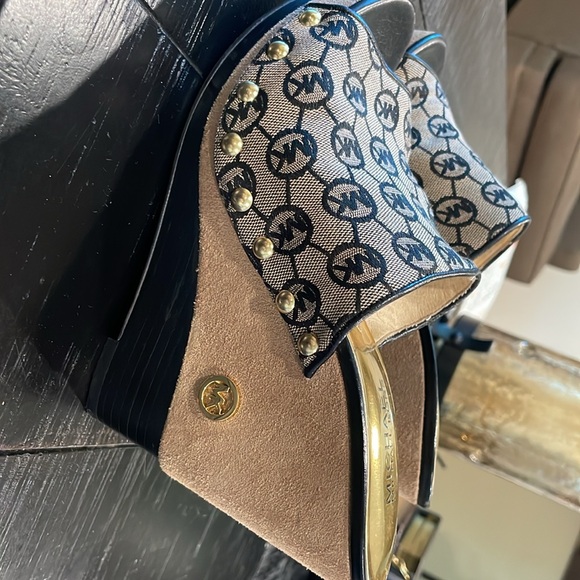 Michael Kors wedges in excellent condition only worn twice - Picture 8 of 8